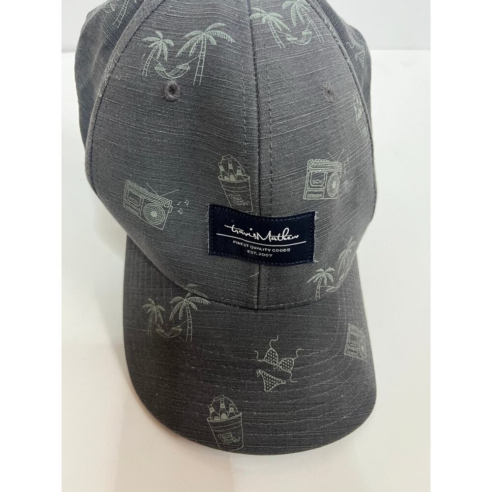 Travis Mathew gray snap back cap 100%‎ cotton Mint condition overall pattern